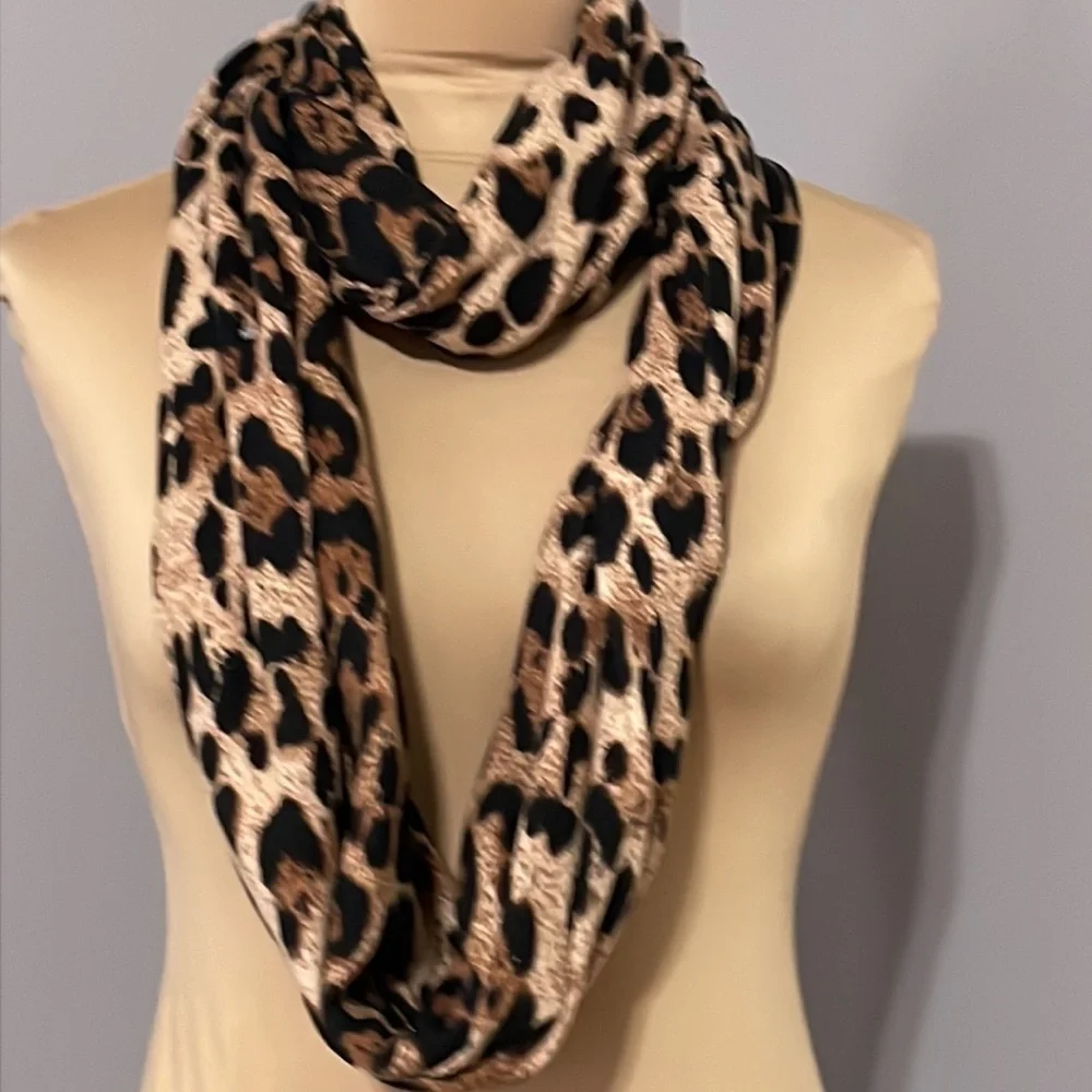 Leopard Print Scarf - Picture 2 of 4